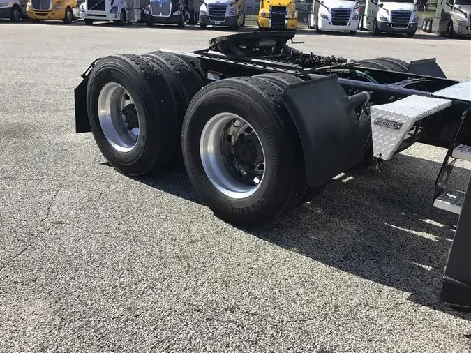 2020 FREIGHTLINER CA126