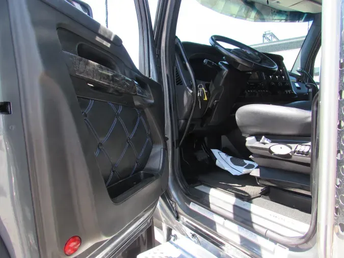 2024 Kenworth W990