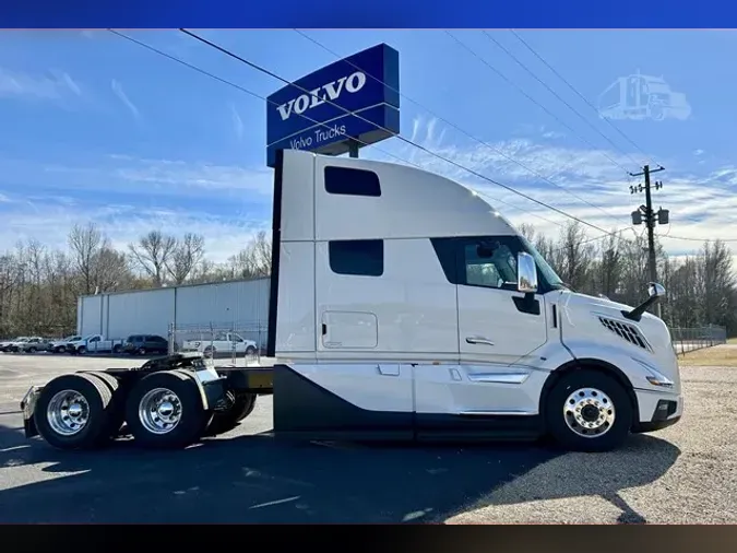 2025 VOLVO VNL64T860