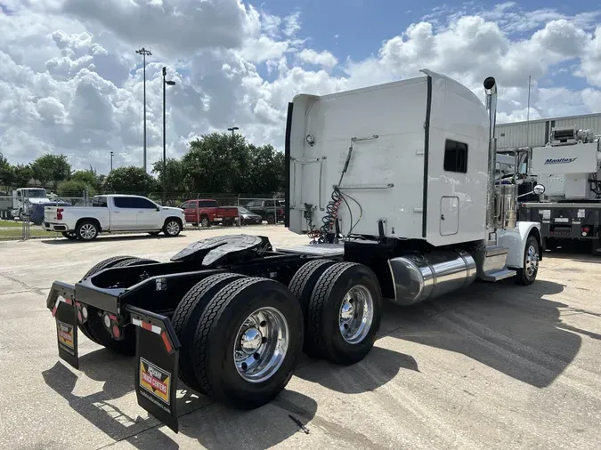 2022 Peterbilt 389