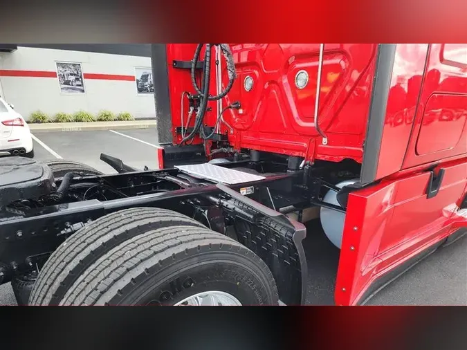 2022 FREIGHTLINER CA126