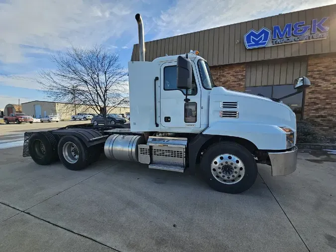 2022 MACK AN64T