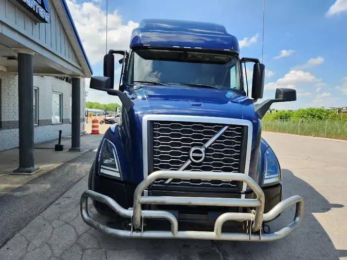 2023 VOLVO VNL64T760