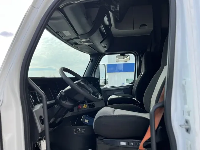 2020 Freightliner Cascadia 126