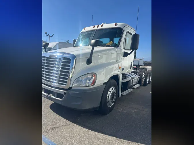 2017 FREIGHTLINER/MERCEDES CASCADIA 125