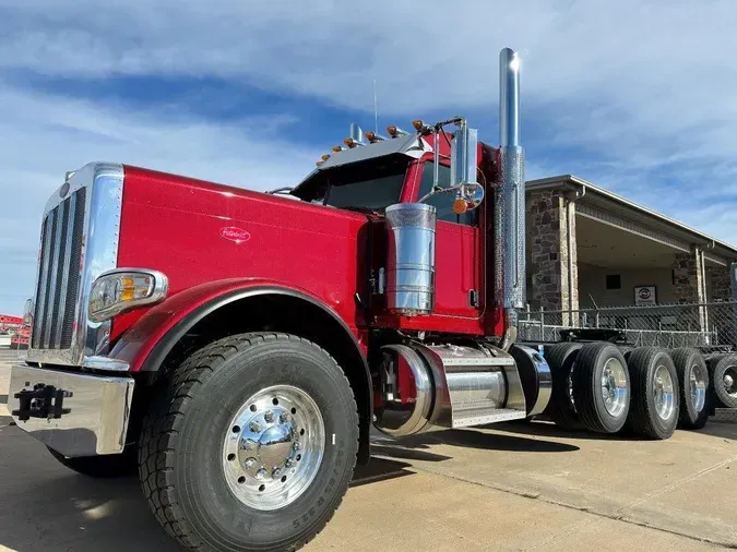 2024 Peterbilt 389