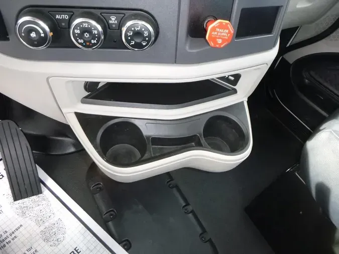 2023 Peterbilt 5676374984f27e7b52a931cf4cbc0352361