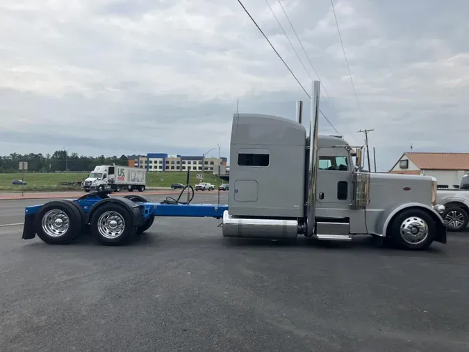 2023 Peterbilt 389