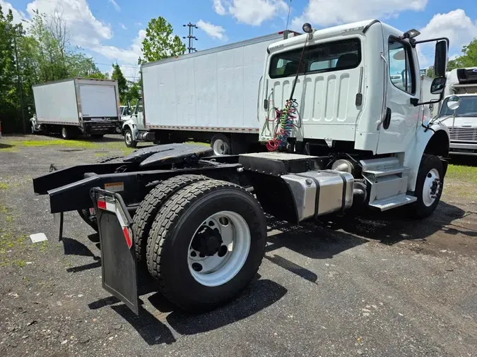 2013 FREIGHTLINER M2 106