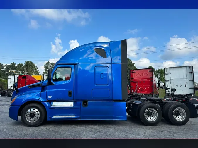 2020 Freightliner Cascadia 126