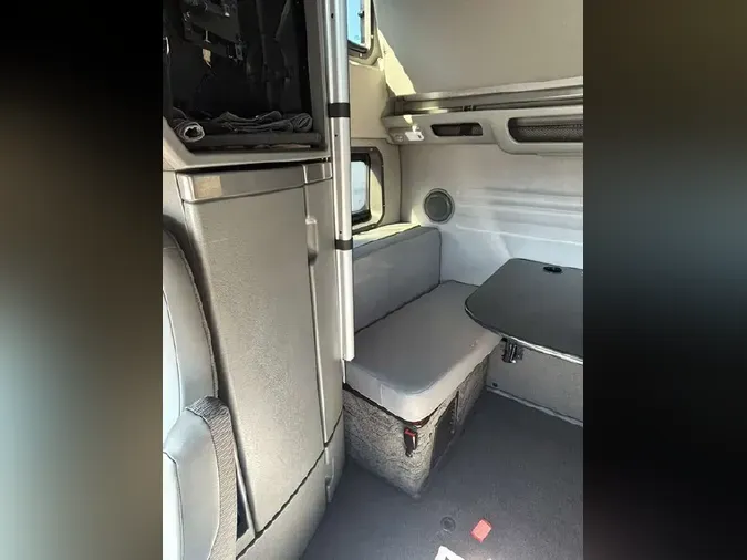 2024 VOLVO VNL64T860