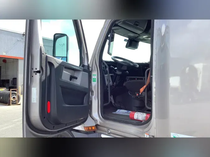 2022 Freightliner Cascadia 126
