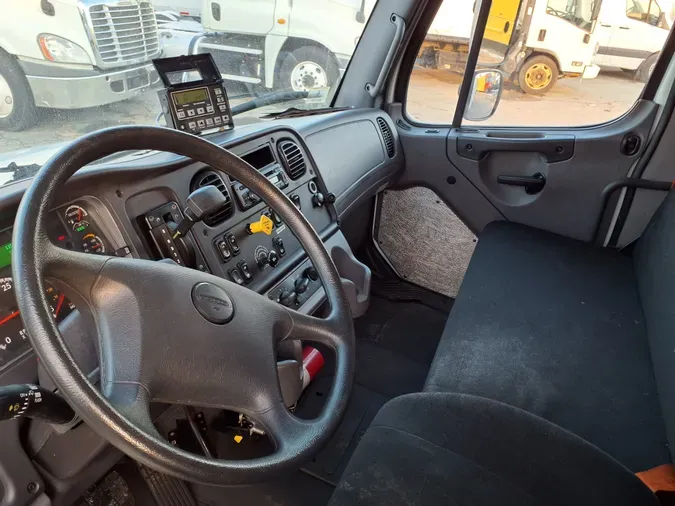 2017 FREIGHTLINER/MERCEDES M2 106