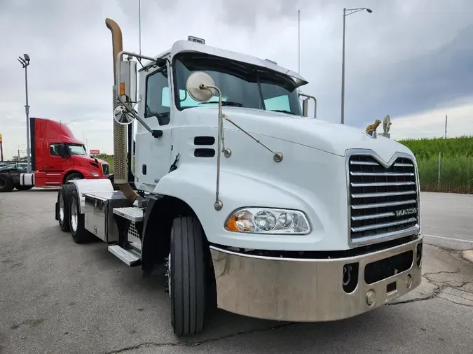 2017 MACK CXU613