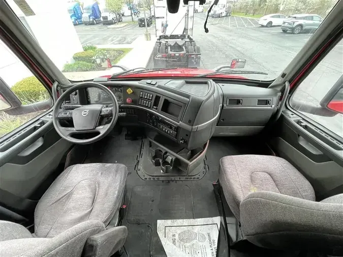 2020 VOLVO VNL860