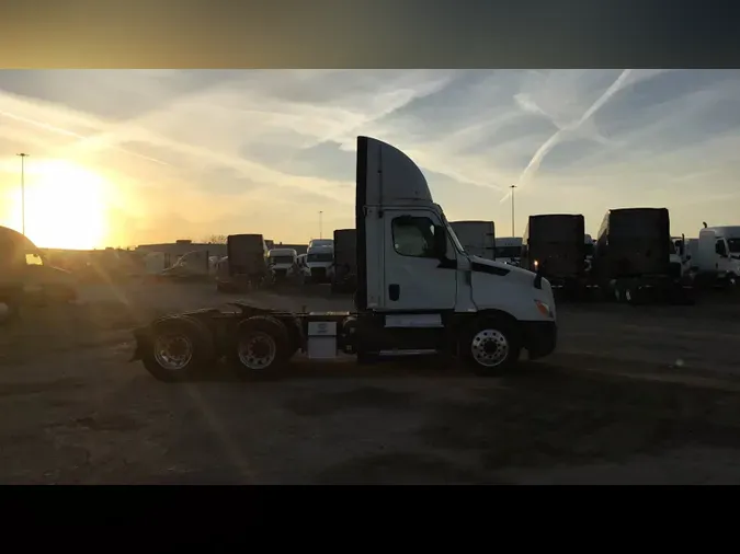 2020 Freightliner Cascadia 1266394aea22c59928dd24b6c7494410c06