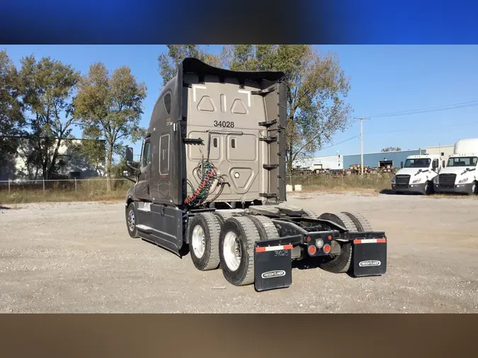 2025 Freightliner Cascadia 126