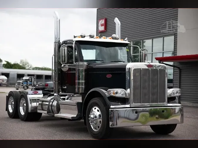 2025 PETERBILT 589