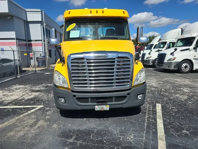 2019 FREIGHTLINER/MERCEDES CASCADIA 113