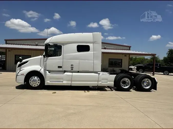 2021 VOLVO VNL64T740