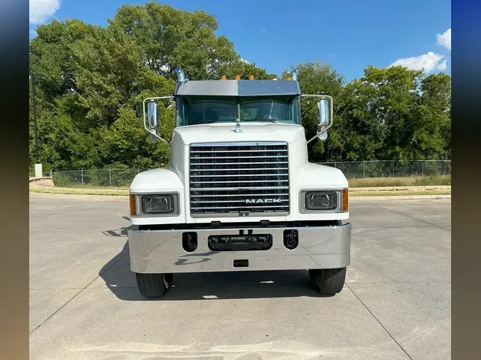 2019 MACK PI64T