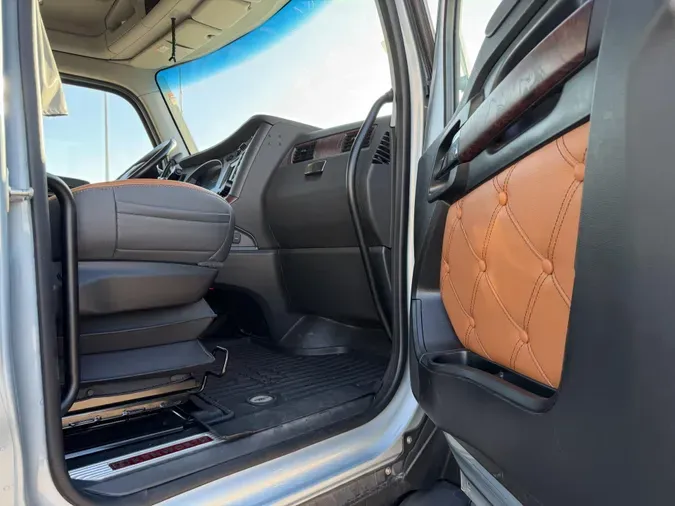 2024 Kenworth T68063a9c68cad5deb5fffaf07353f534357