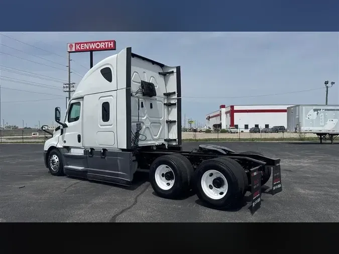 2021 FREIGHTLINER CA126