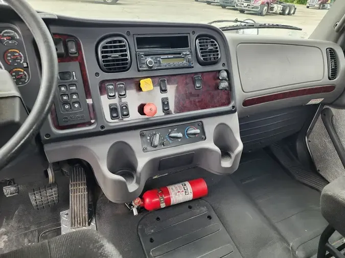 2016 FREIGHTLINER M2 106