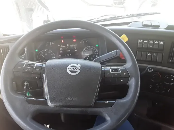 2019 VOLVO VNL64T-300