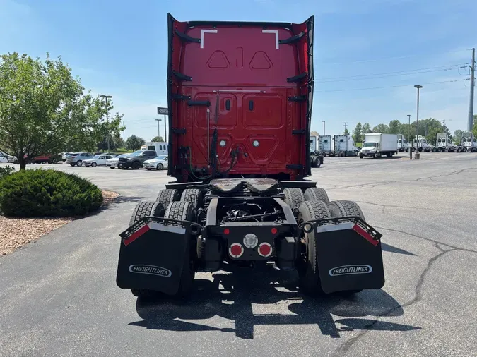2022 Freightliner New Cascadia