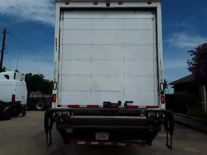 2016 FREIGHTLINER M2 106