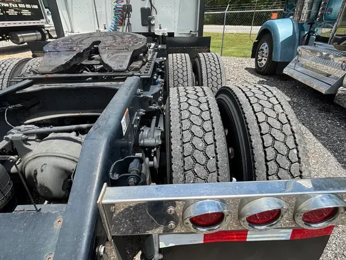2023 Kenworth W990