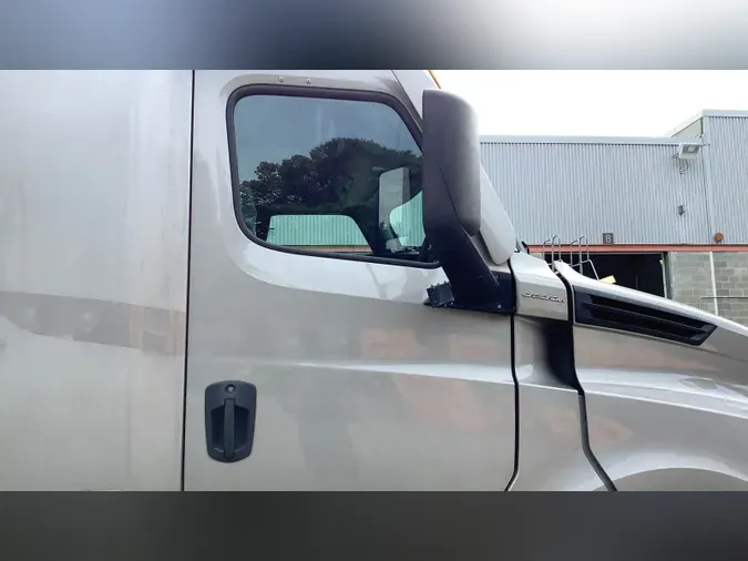 2021 Freightliner Cascadia 126