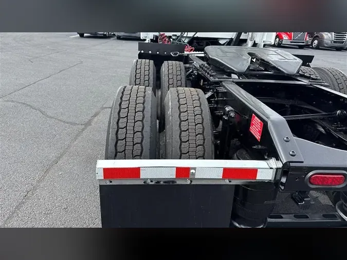 2020 VOLVO VNR640