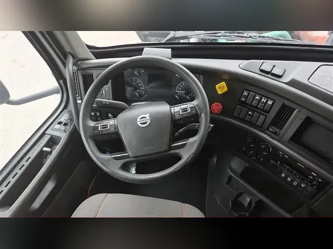 2022 VOLVO VNL860