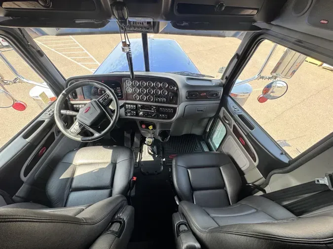 2023 Peterbilt 389