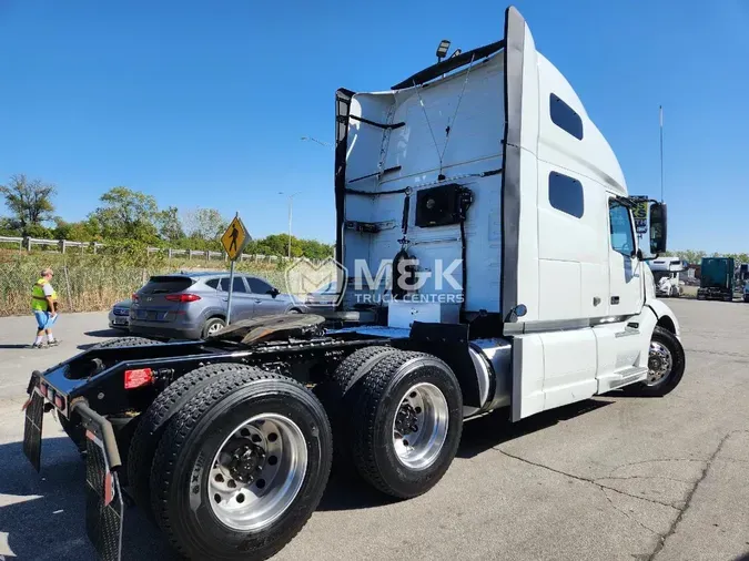 2020 VOLVO VNL64T760