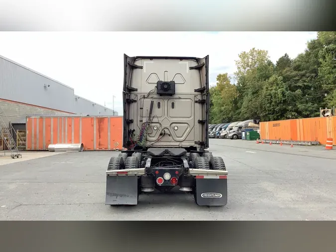 2021 Freightliner Cascadia 126
