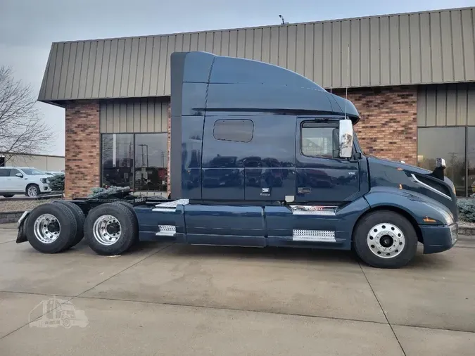 2019 VOLVO VNL64T740