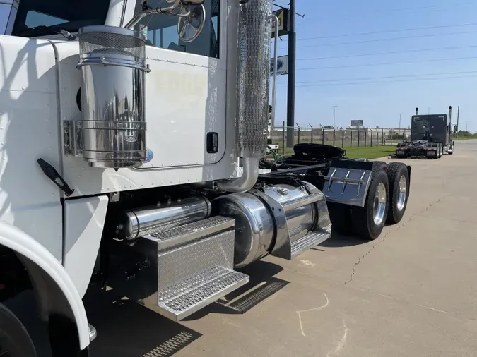 2015 Peterbilt 389