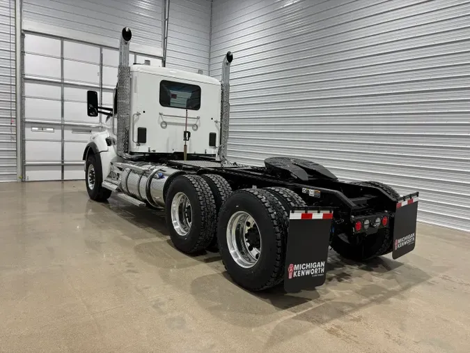 2027 Kenworth T880