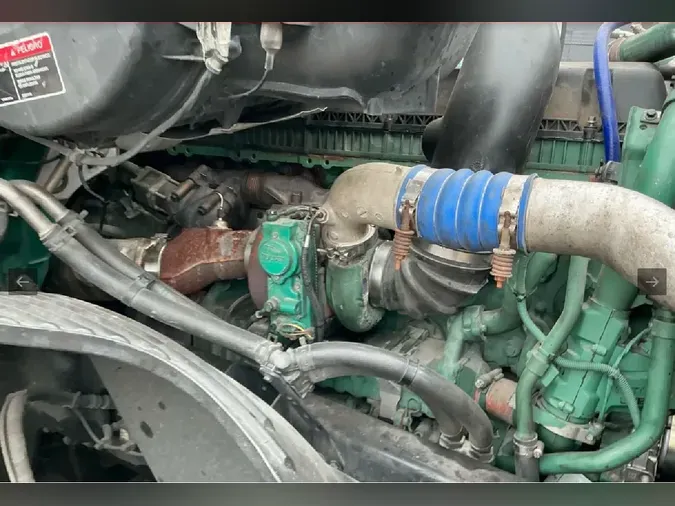 2021 VOLVO VNL64T760