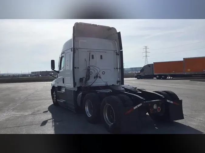 2021 Freightliner Cascadia 126