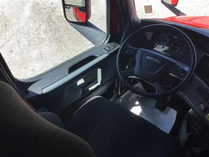 2022 FREIGHTLINER CASCADEVO1