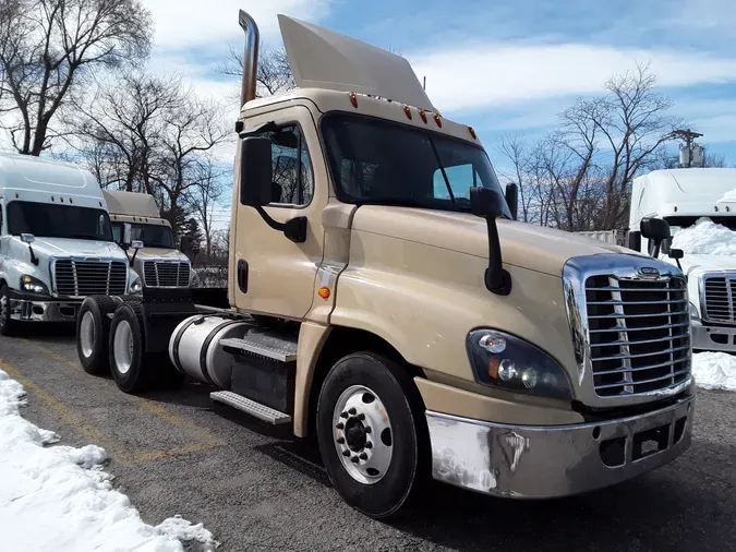 2016 FREIGHTLINER/MERCEDES CASCADIA 125