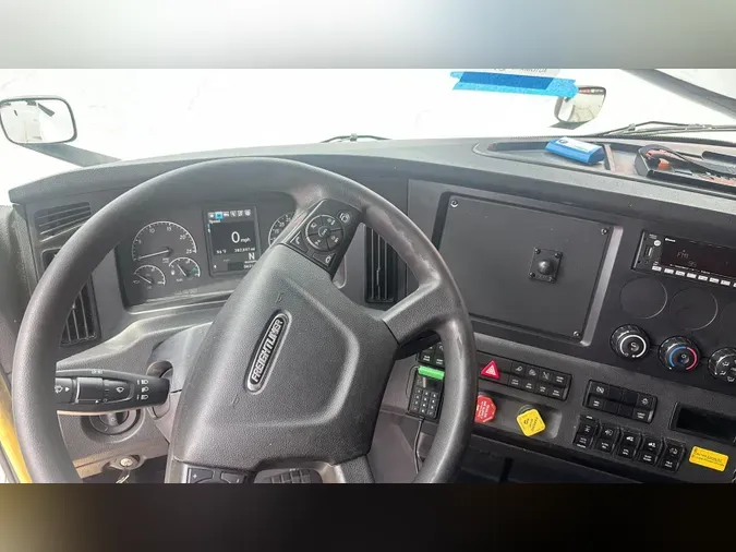 2023 Freightliner Cascadia 126