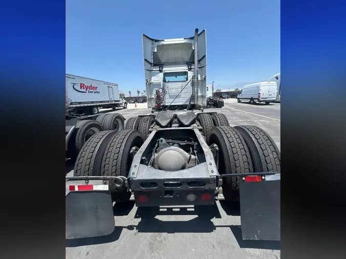 2019 VOLVO VNL64T-300