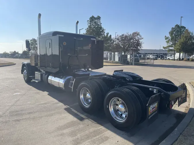 2022 Peterbilt 389