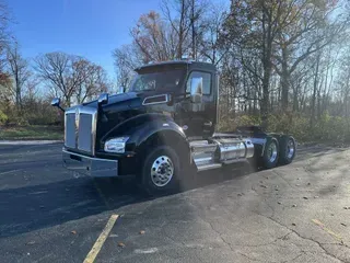 2025 Kenworth T880