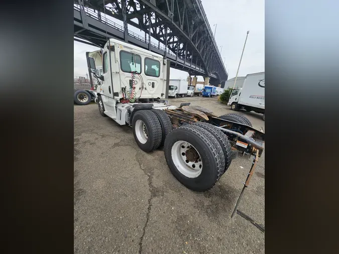 2017 FREIGHTLINER/MERCEDES CASCADIA 125